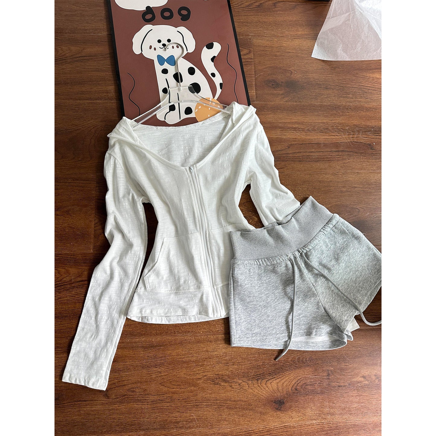 Bamboo cotton hooded sun protection cardigan for women, featuring a zip-up front and lightweight, breathable fabric.