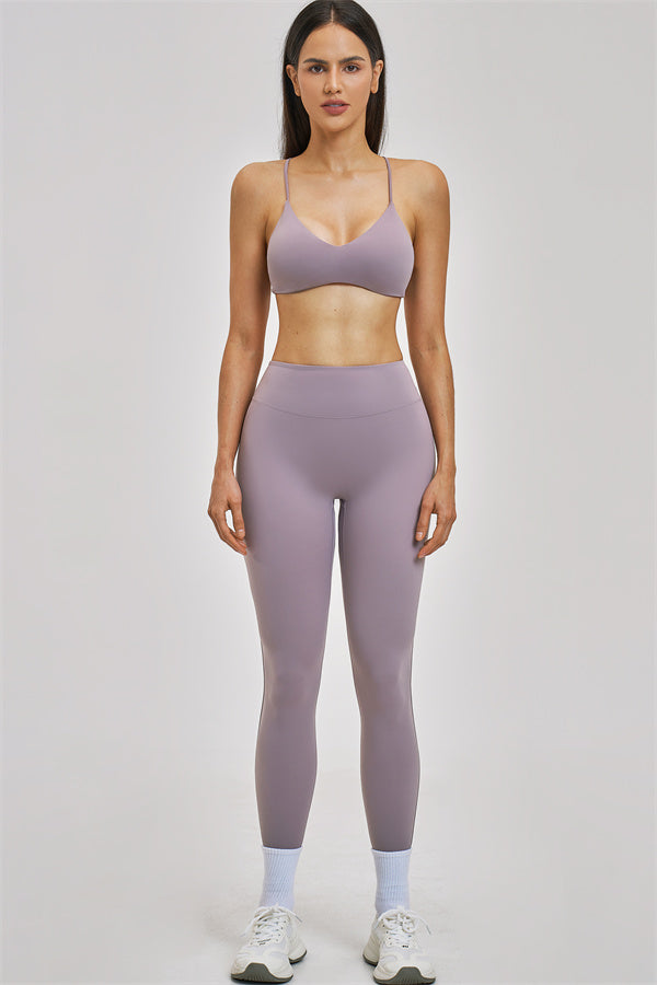 Fitglutes Activewear Zenith sports bra and leggings 2-piece set, black workout clothes with supportive sports bra and matching leggings.