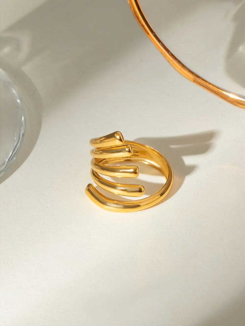 18K gold-plated stainless steel open ring with irregular line design, featuring a modern and minimalist style.