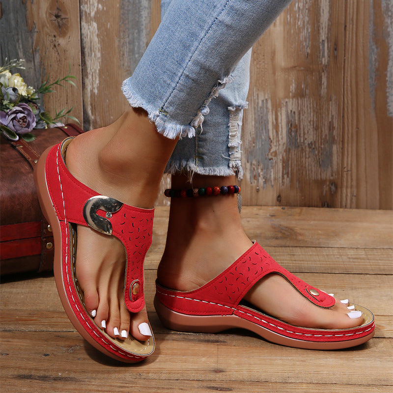 European and American fashion wedge heel flip flops from LadyShow.Store, featuring retro style beach slippers with comfortable straps.