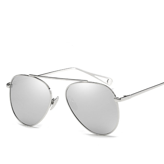 Plush Fashion Hub luxury pilot women's sunglasses with vintage aviation-inspired design, stylish eyewear for women.