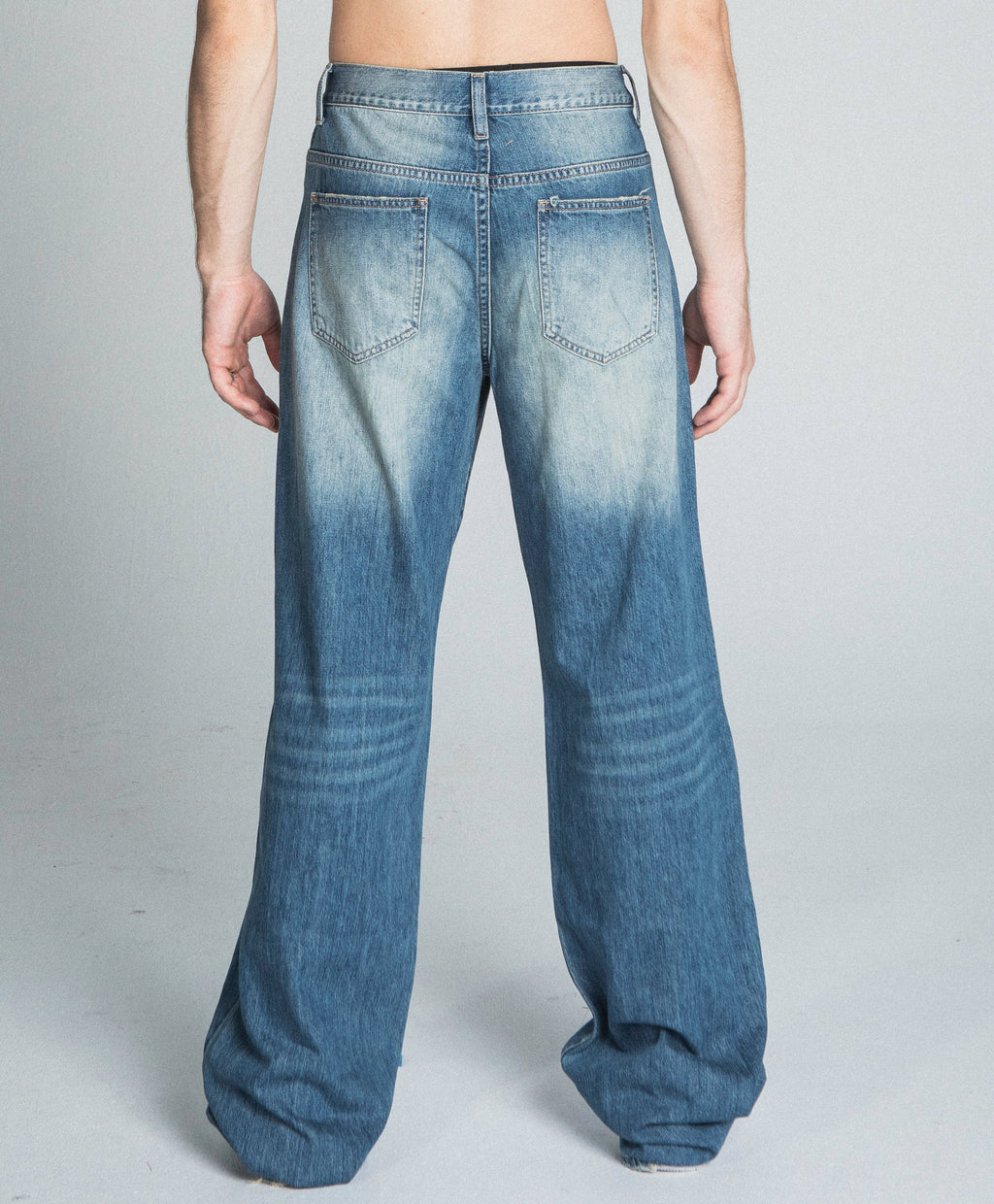 Lightly distressed classic blue baggy jeans from Armor Jeans, featuring a relaxed fit and casual style.