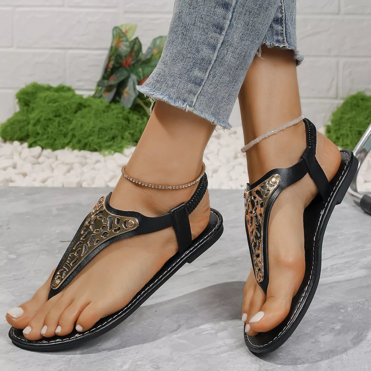 Shopimist toe post flats sandals with minimalist design, featuring a strap and flat sole for casual summer wear.