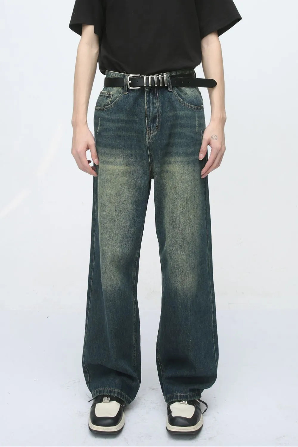 Baggy denim jeans with multiple pockets from Plush Fashion Hub, featuring a relaxed fit and classic blue denim fabric.
