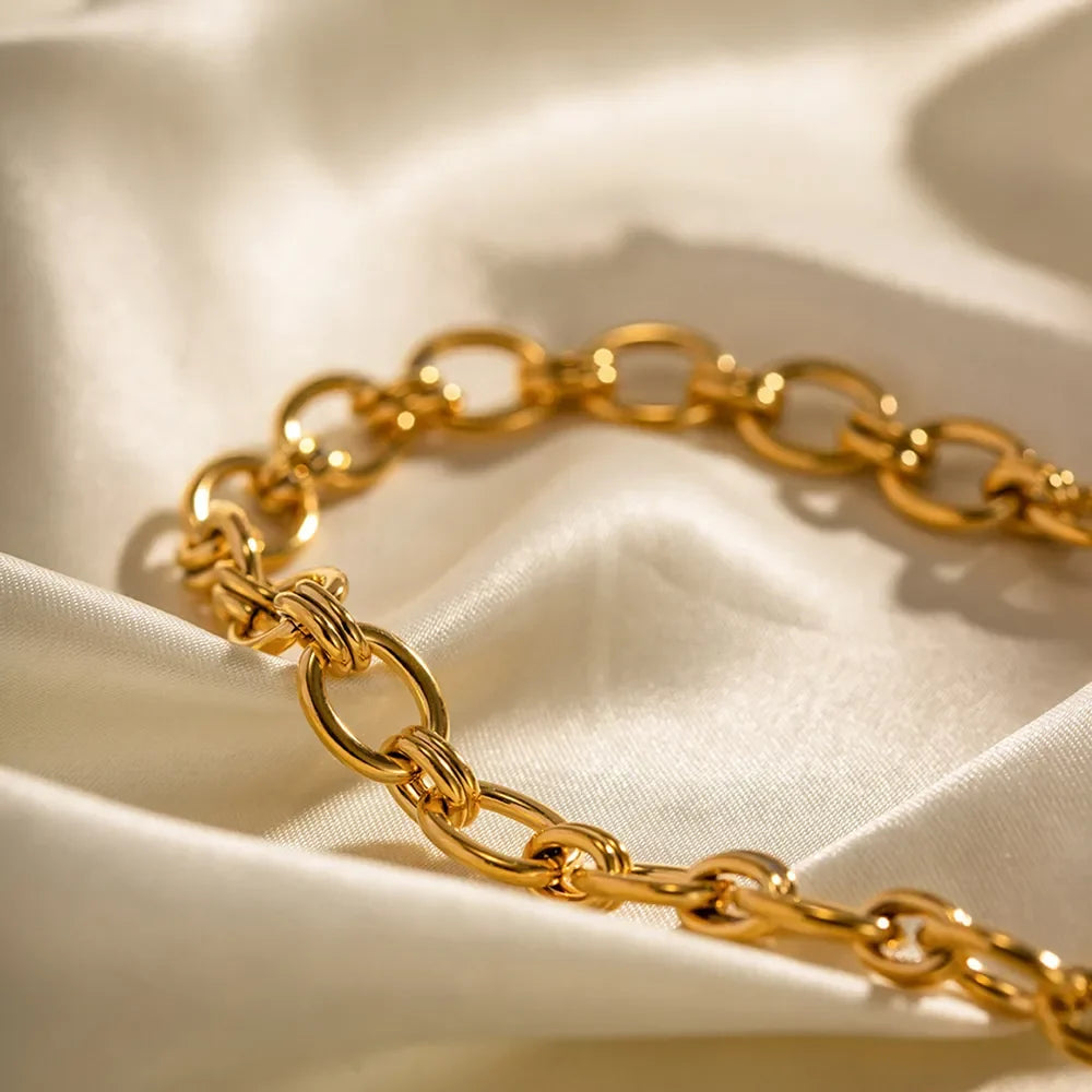 18K gold-plated stainless steel necklace with a delicate chain and subtle shine, showcasing elegant jewelry craftsmanship.