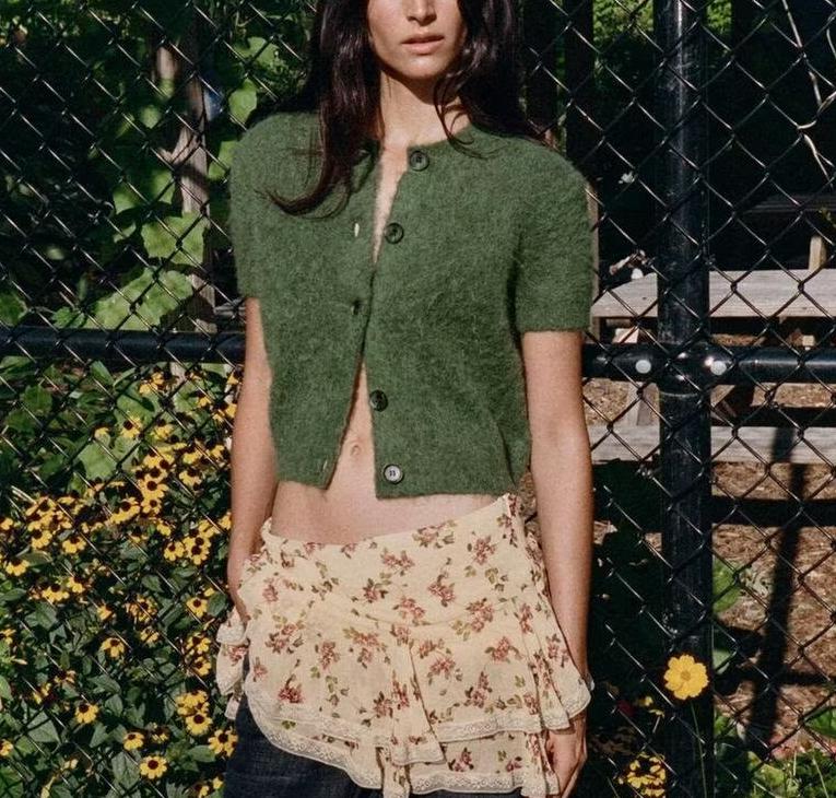 Bella Mia women's early autumn office knitwear with a round neck, short sleeves, and single-breasted design.