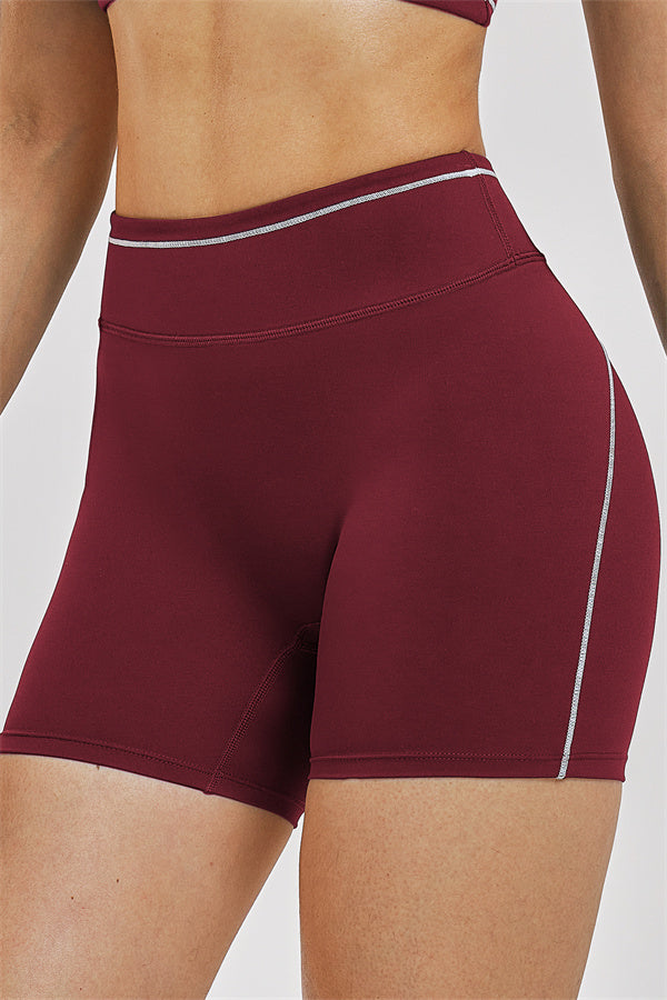 Fitglutes Activewear sports bra and shorts 2-piece set, athletic gymwear for women, featuring a supportive sports bra and matching shorts.