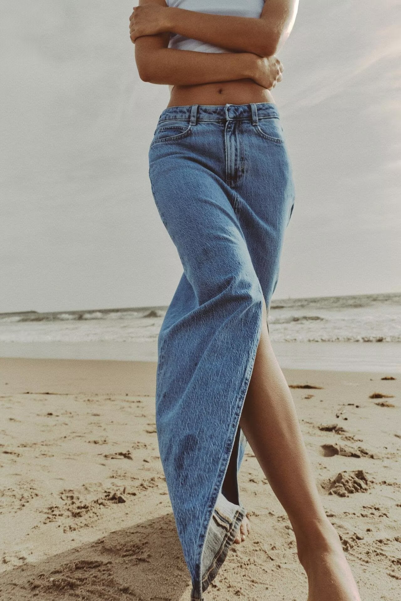 Women’s casual denim midi skirt by Plush Fashion Hub, featuring a stylish and comfortable summer wardrobe essential.