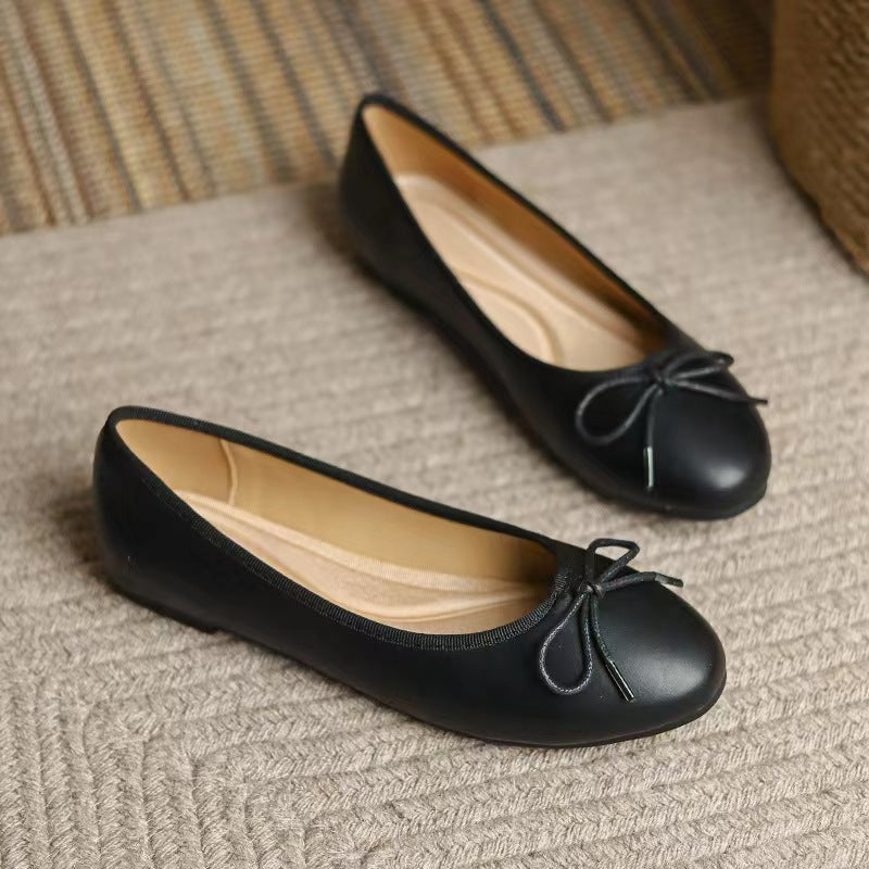 Women's slip-on flats with egg-roll edge design, round toe, plush fashion hub brand, inspired by classic Chanel-style footwear.