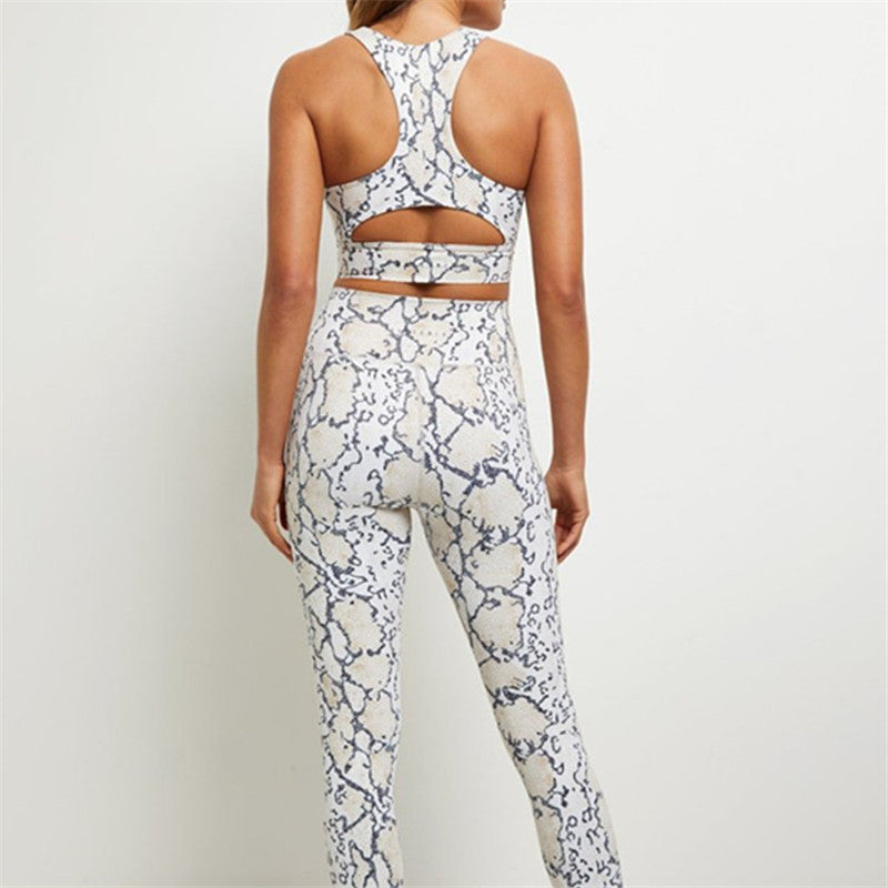 FitiqueFit cropped high-waisted snake print activewear leggings, designed for workout and exercise.