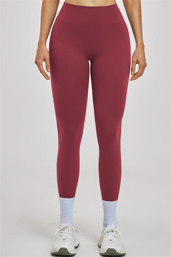 Fitglutes Activewear sports bra and leggings 2-piece set, stylish gymwear for workouts, featuring a fitted sports bra and matching leggings.