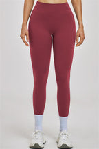 Fitglutes Activewear sports bra and leggings 2-piece set, stylish gymwear for workouts, featuring a fitted sports bra and matching leggings.