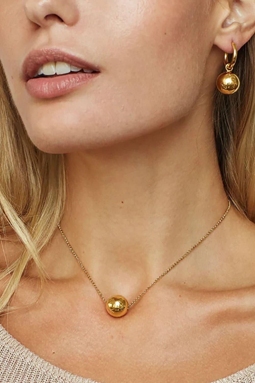 18K gold-plated round pendant necklace with a sleek, polished finish, featuring a delicate chain and a classic round-shaped charm.