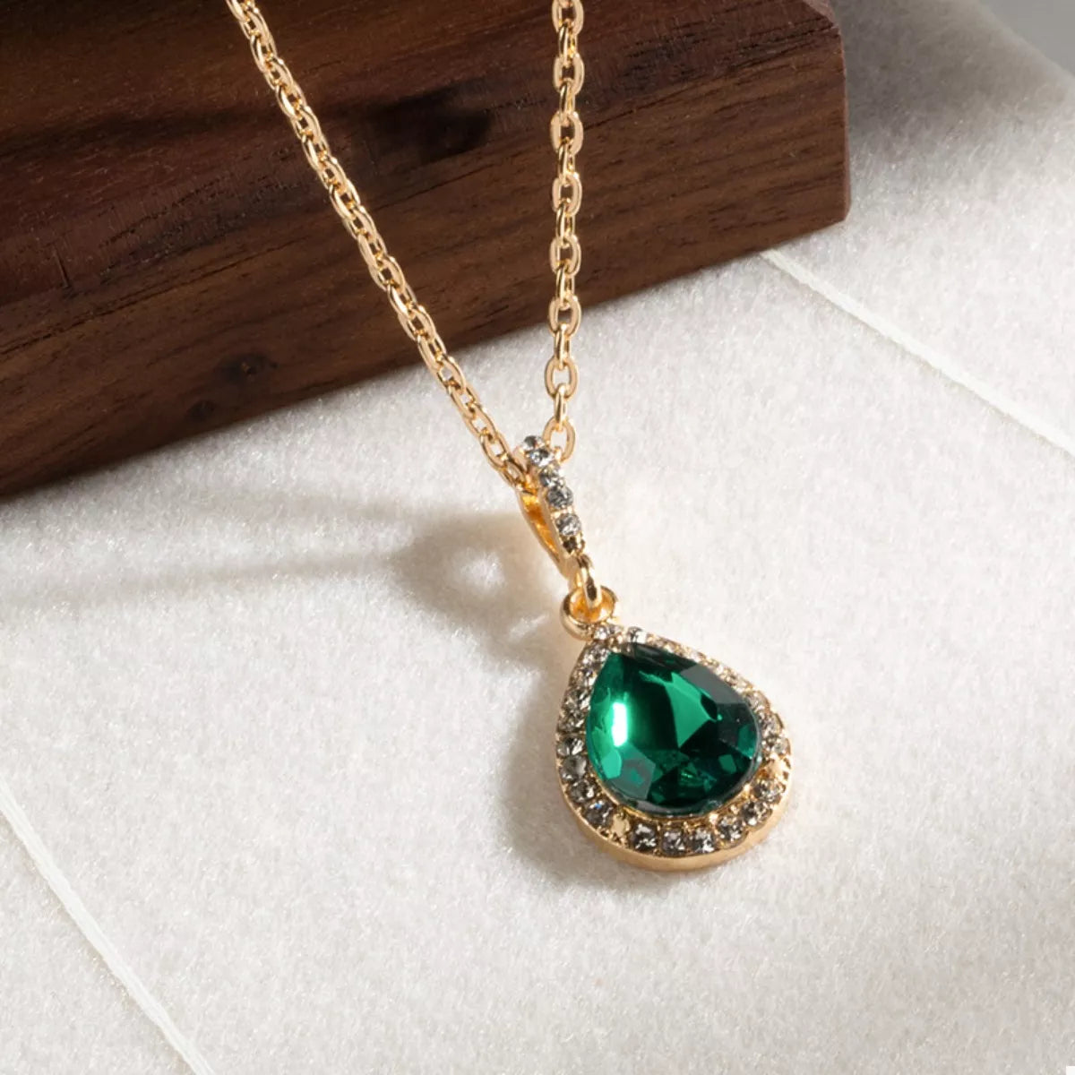 18K gold-plated teardrop pendant necklace from Plush Fashion Hub, featuring a sleek teardrop charm on a delicate chain.