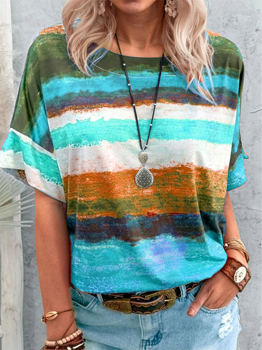 Women's casual short sleeve T-shirt with contrast round neckline, trendy and comfortable, from Trendsi.