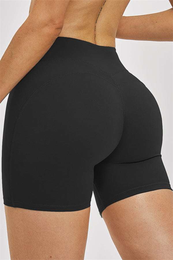 Fitglutes Activewear Zenith T-shirt and shorts 2-piece set, stylish gymwear and sportswear for workout and active fitness.