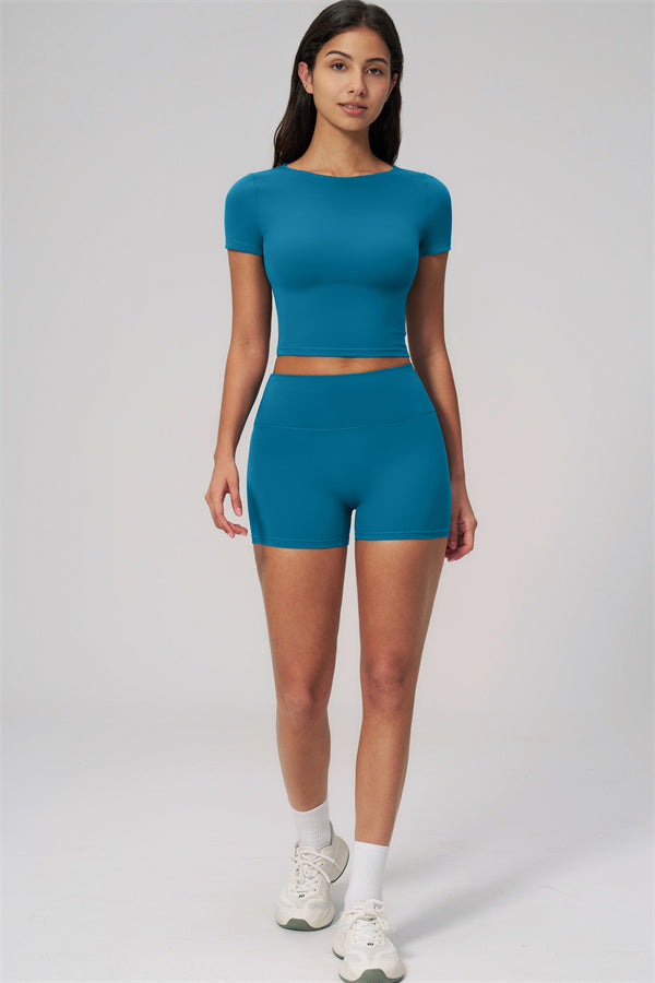 Fitglutes Activewear The Rapture T-shirt and shorts 2-piece set, stylish gymwear and sportswear for workout and active lifestyle.