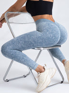 FitiqueFit V-back scrunch butt seamless yoga leggings, activewear with V-shaped back and enhancing seam design for a flattering fit.