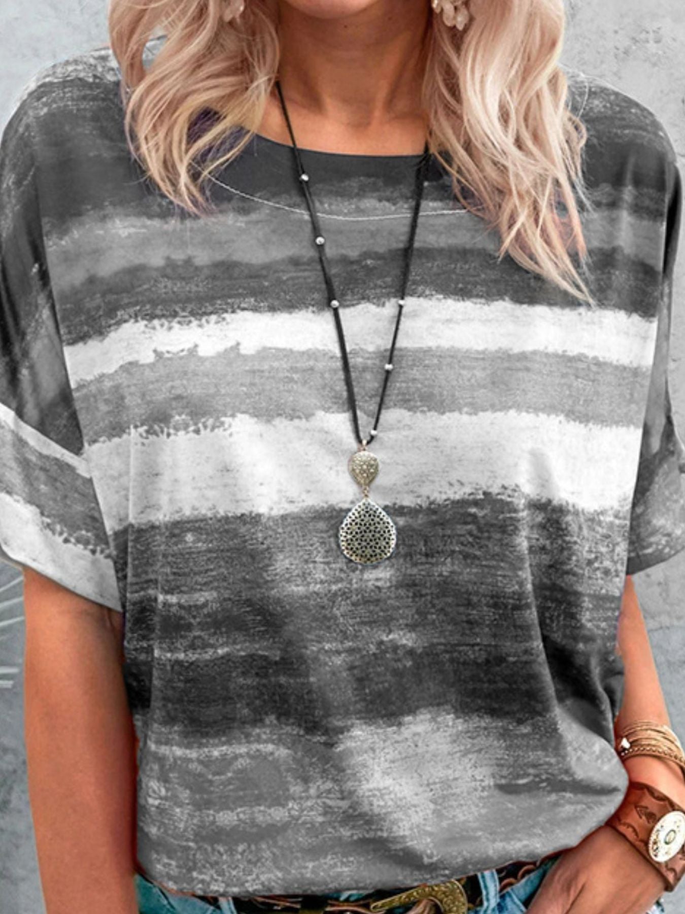Women’s casual contrast round neck short sleeve T-shirt from Trendsi, featuring a relaxed fit and stylish color blocking.