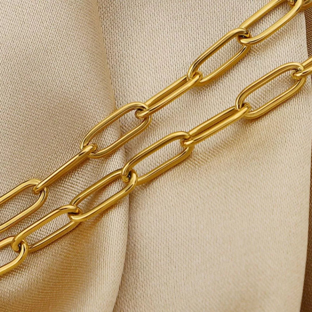 18K gold-plated chain link toggle clasp necklace with a stylish design, featuring a polished finish and secure toggle closure.