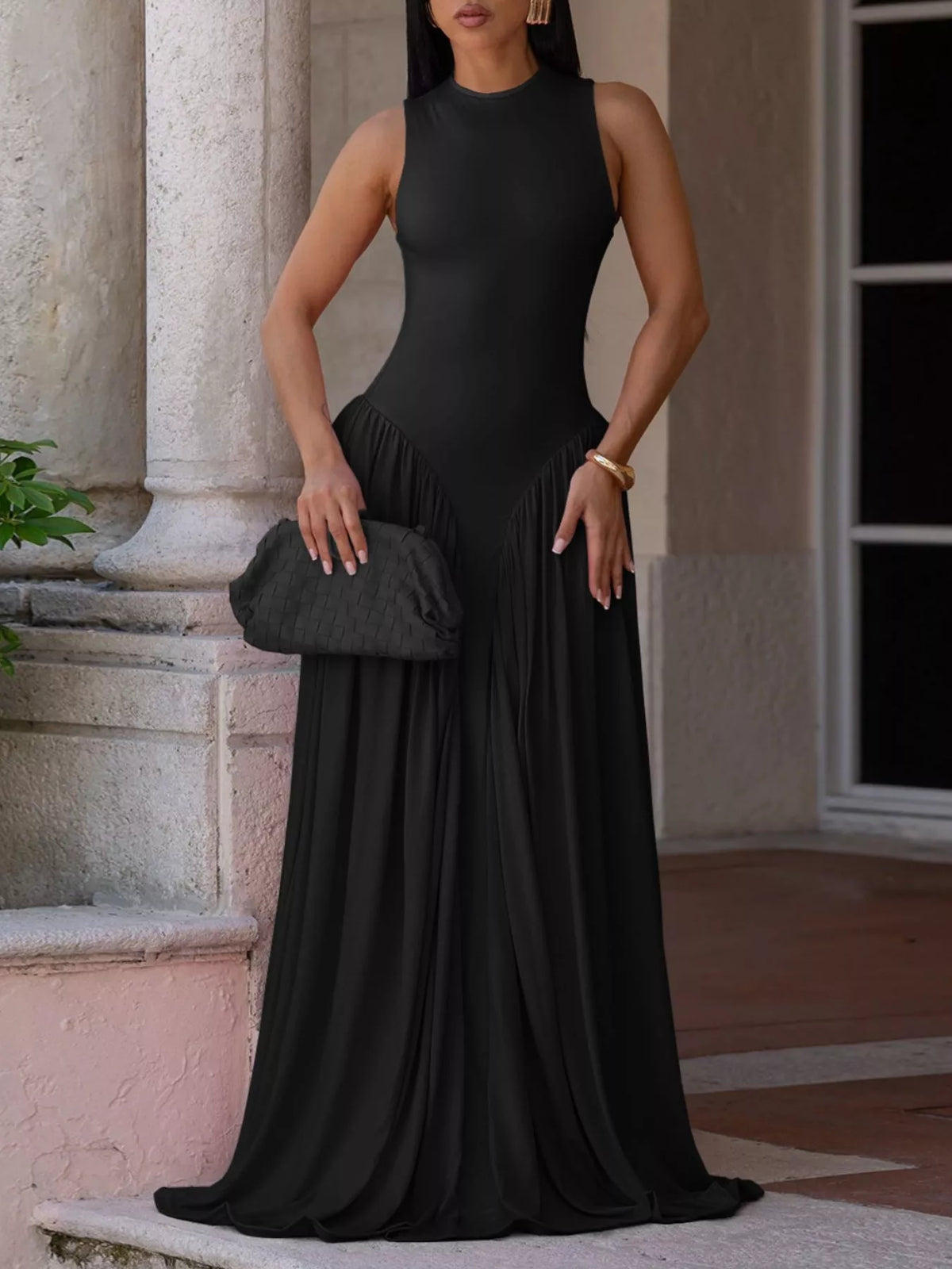 Plush Fashion Hub sleeveless O-neck maxi dress in flowing fabric, stylish and perfect for summer or casual occasions.