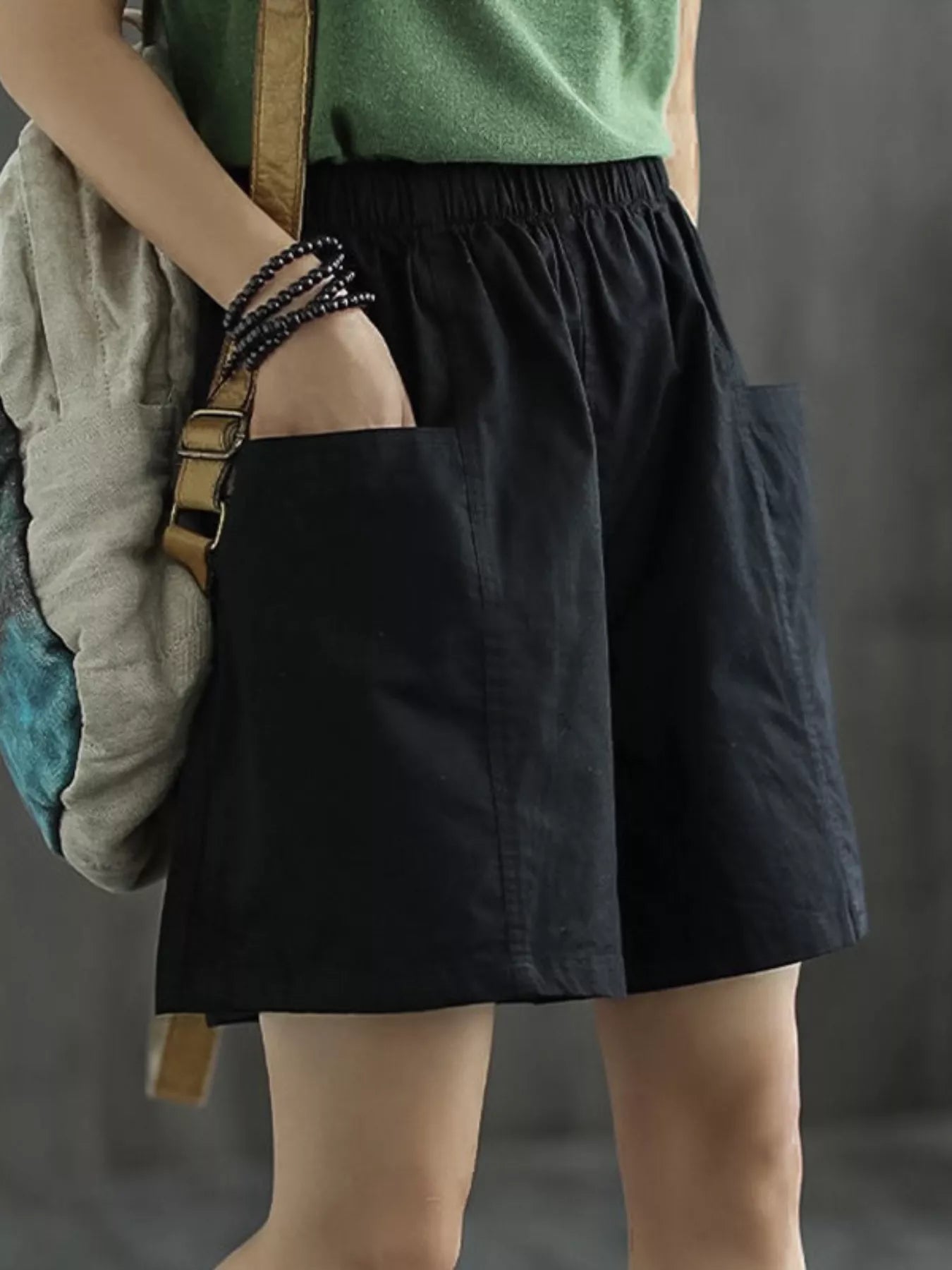 Casual elastic waist shorts in neutral color, featuring a relaxed fit and comfortable fabric, perfect for everyday wear.