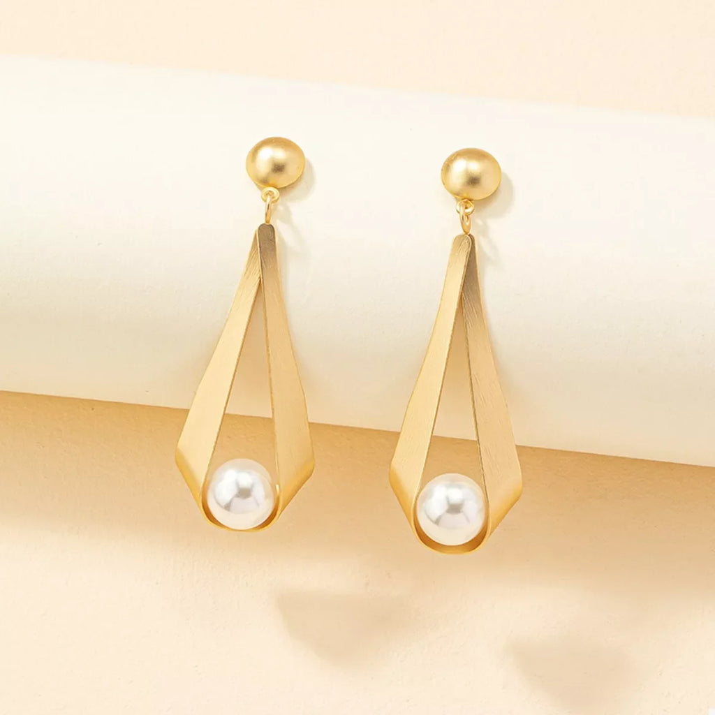18K gold-plated pearl drop earrings with elegant dangling pearls, featuring a sophisticated and timeless jewelry design.