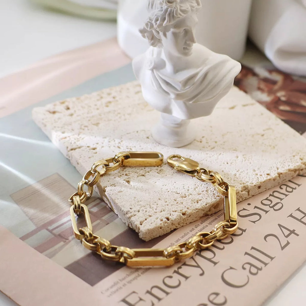 18K gold-plated chunky chain link bracelet by Shopimist, featuring bold, interconnected links for a stylish and modern accessory.