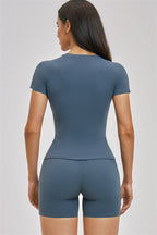 Fitglutes Activewear Zenit T-shirt and shorts 2-piece set, sporty gymwear for workouts, featuring breathable fabric and comfortable fit.