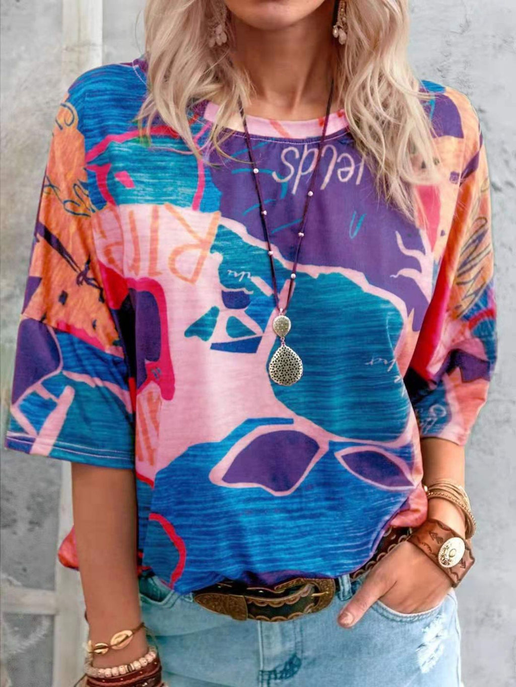 Women's casual short sleeve T-shirt with contrast round neck in a relaxed fit, by Trendsi.