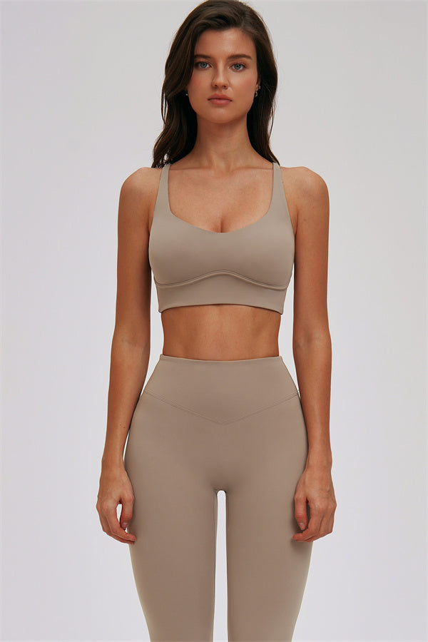 Fitglutes Activewear sports bra and leggings 2-piece set, kinetic cross-back design, suitable for gym and workout activities.