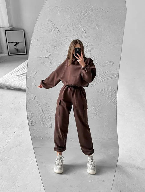 Eprolo women's two-piece hoodie and pants set, casual sweatshirt and trousers, comfortable clothing ensemble for women.