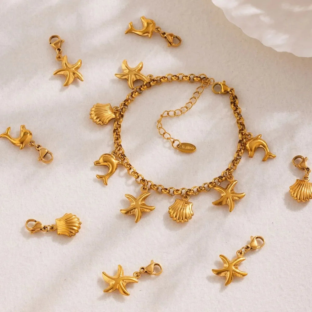 18K gold-plated sea shell charm bracelet with delicate chain and ocean-inspired shell charms, stylish and elegant jewelry accessory.