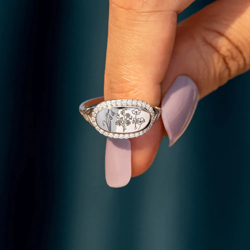 Flower epoxy gum oil inlaid zircon ring showcasing a floral design with zircon accents and a glossy epoxy finish.