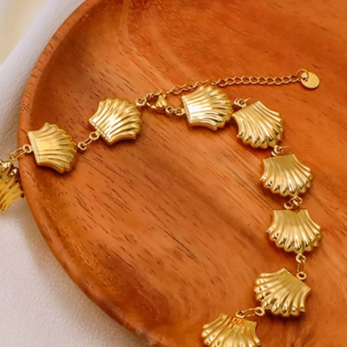 18K gold-plated shell necklace with delicate chain and sea shell pendant, styled for a beach-inspired look.