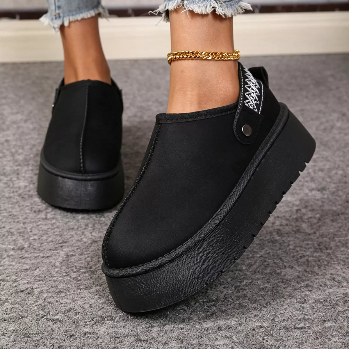 Trendsi platform suede fur-lined boots with chunky soles and cozy interior, perfect for cold weather fashion.