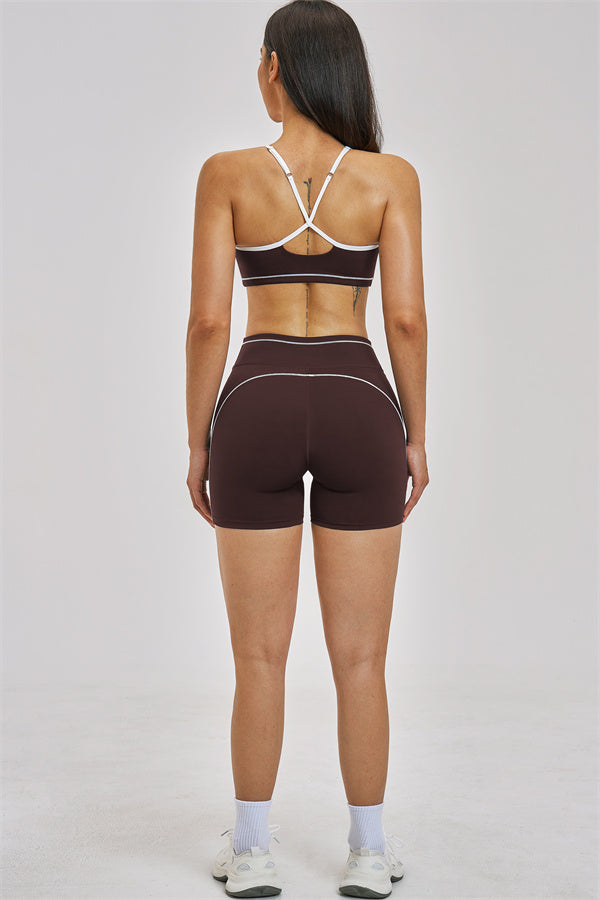 Fitglutes Activewear sports bra and shorts 2-piece set, high-waisted gymwear with supportive sports bra and matching athletic shorts.