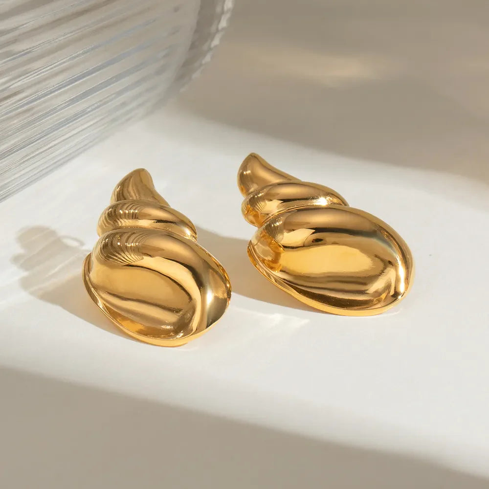Gold-plated conch earrings in 18K gold finish, stylish earrings with intricate conch shell design for women.