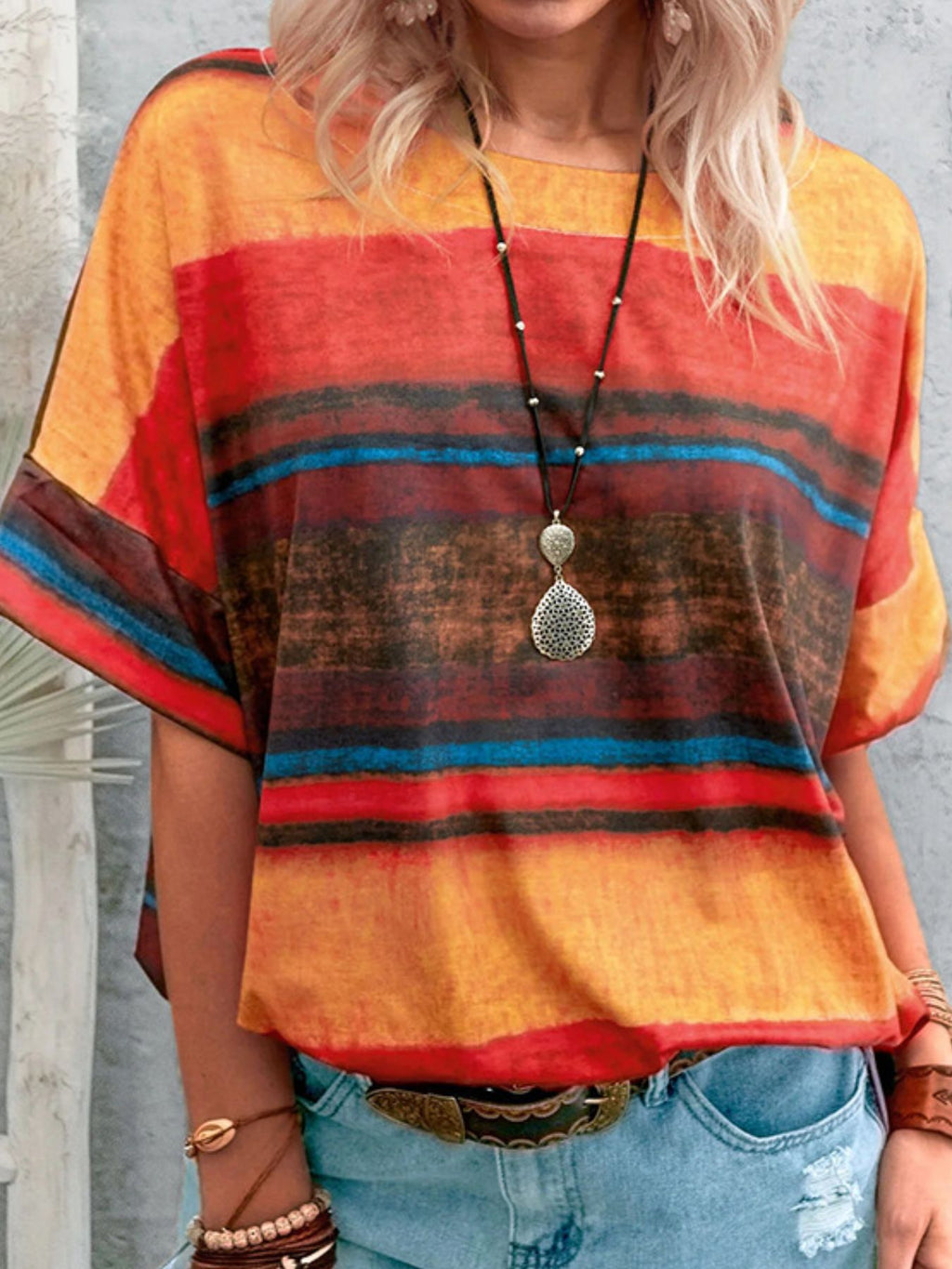 Women's casual short sleeve T-shirt with contrasting round neck, trendy and comfortable, by Trendsi.