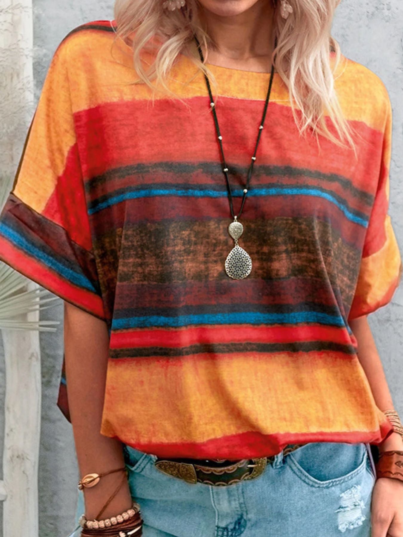 Women's casual short sleeve T-shirt with contrasting round neck, trendy and comfortable, by Trendsi.