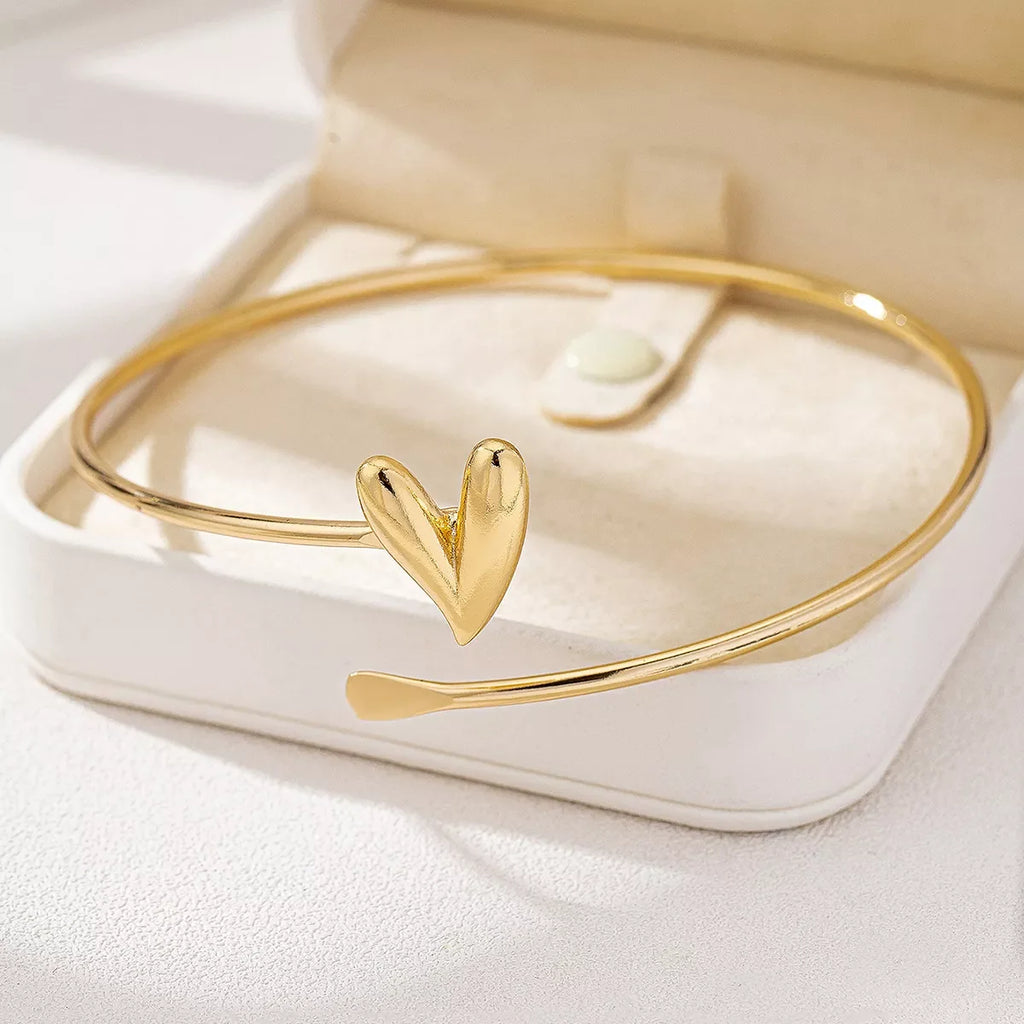 18K gold-plated heart adjustable open bracelet with delicate chain and heart charm, featuring a stylish and elegant design.
