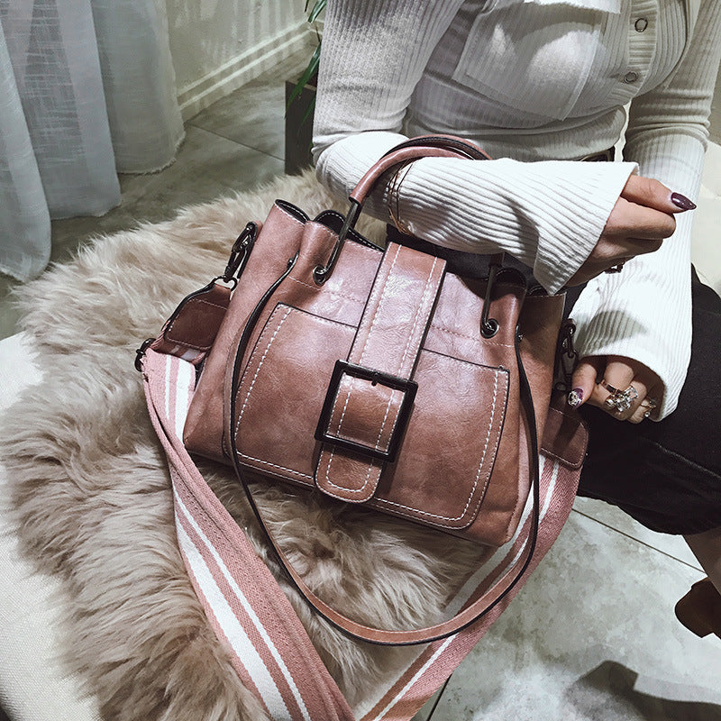 Elegant women's handbag by LadyShow.Store with sleek design and stylish details, perfect for everyday or evening use.