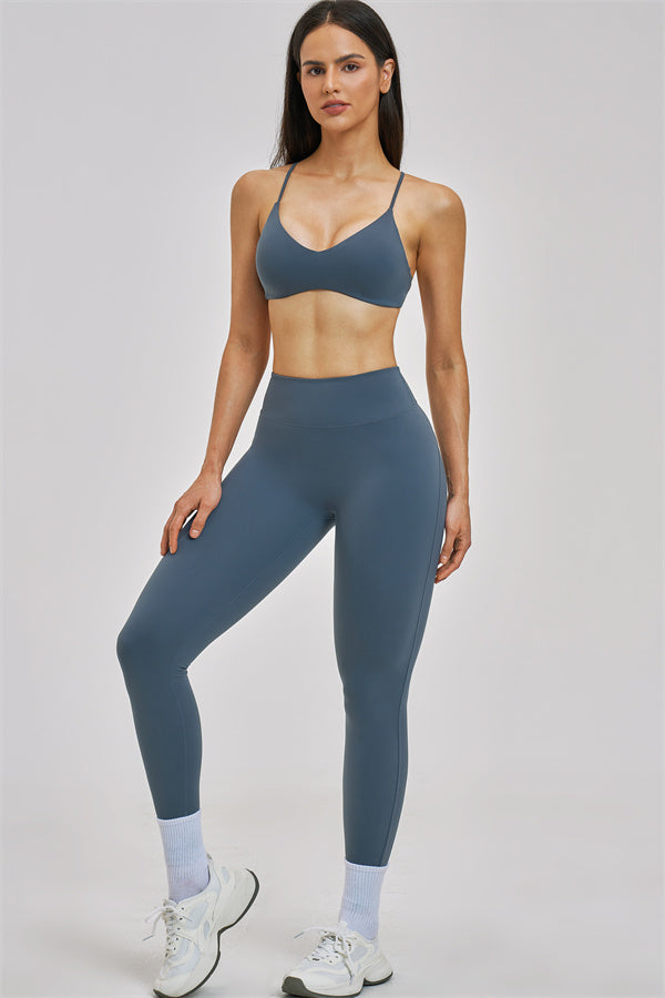 Fitglutes Activewear sports bra and leggings 2-piece set, gymwear with stylish design for workout and fitness activities.