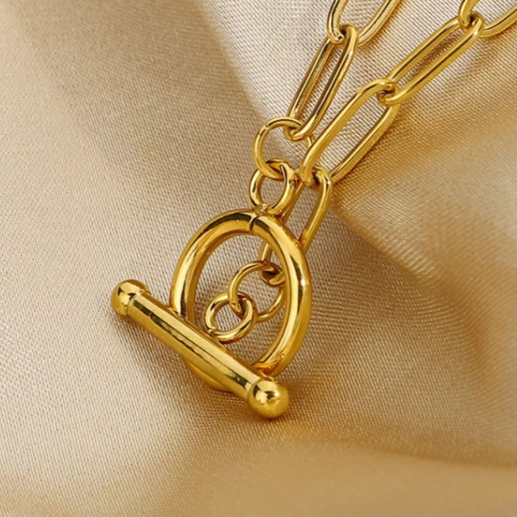 18K gold-plated chain link toggle clasp necklace with a stylish, polished design, featuring a secure toggle closure.