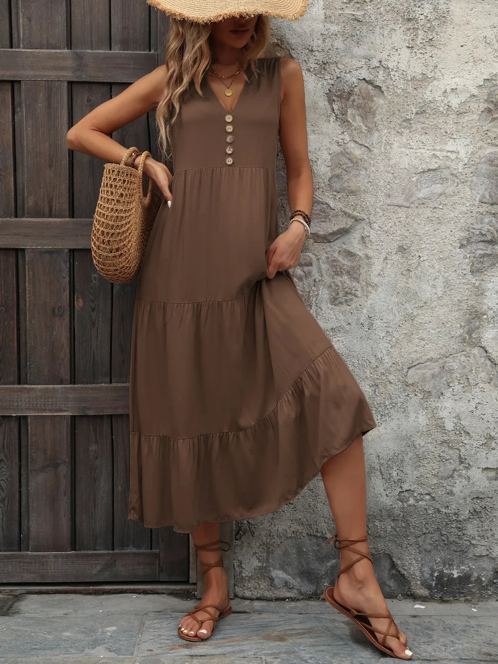 Ivy Lane women's sleeveless button-down dress with notched neck, made of 100% cotton, in a stylish and breathable design
