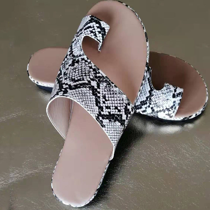 European and American flat toe casual women's beach sandals by Plush Fashion Hub, featuring comfortable open-toe design and neutral color.