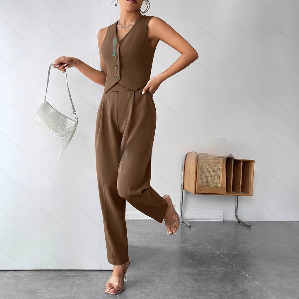 Women's coffee-colored sleeveless pleated jumpsuit by FitiqueFit, casualwear with a relaxed fit and stylish pleats.