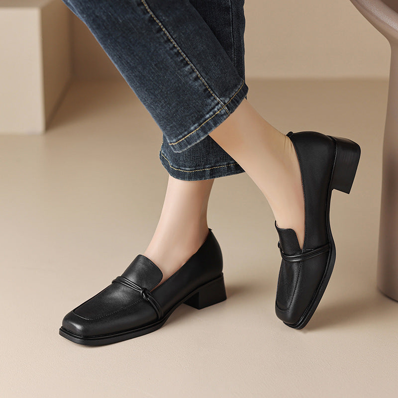Women’s retro minimalist mid-heel leather shoes by FitiqueFit, showcasing sleek design and comfortable mid-heel style.