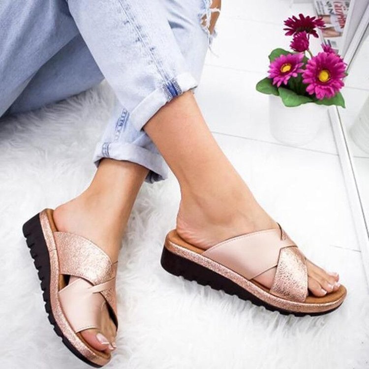 Women's summer outdoor slippers from Plush Fashion Hub, solid color set toe beach sandals with comfortable slip-on design.