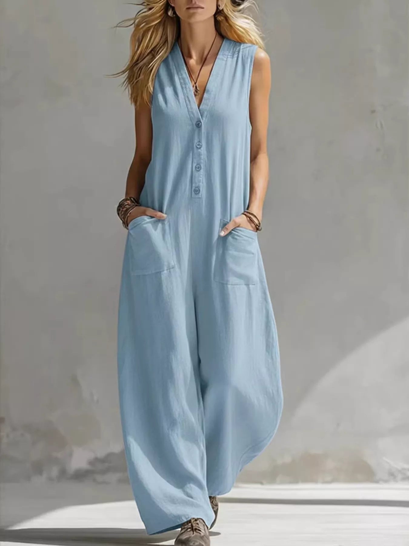 Plus size Shopimist sleeveless V-neck wide-leg jumpsuit, full-length jumpsuit with a relaxed fit and wide-leg design.